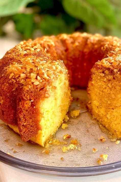 Coconut Rum Cake, Rum Cakes, Rum Cake Recipe, Flavored Rum, Boozy Desserts, Bowl Cake, Rum Cake, Bundt Cakes Recipes, Dump Cake Recipes