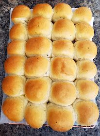 Large Batch Rolls, Big Batch Dinner Rolls, Dinner Rolls Large Batch, Large Batch Dinner Rolls, Quick Rise Yeast Recipes, Quick Dinner Roll, Rolls Dinner Recipes, Quick Rolls Recipe, Brioche Dinner Rolls