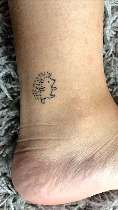 Tiny Hedgehog Tattoo, Animal Tattoos Patchwork, Cool S Tattoo, Random Mini Tattoos, Cute Hedgehog Tattoo, Hedgehog Tattoo Design, Usa Tattoo Ideas, Hedgehog Tattoo Ideas, Tattoo Hedgehog