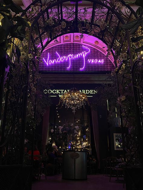 Vegas At Night Aesthetic, Vanderpump Vegas, Las Vegas Restaurants On The Strip, Las Vegas Casino Aesthetic, Las Vegas Aesthetic Night, Vegas Aesthetic Night, Catch Las Vegas, Laa Vegas, Vegas Cocktails