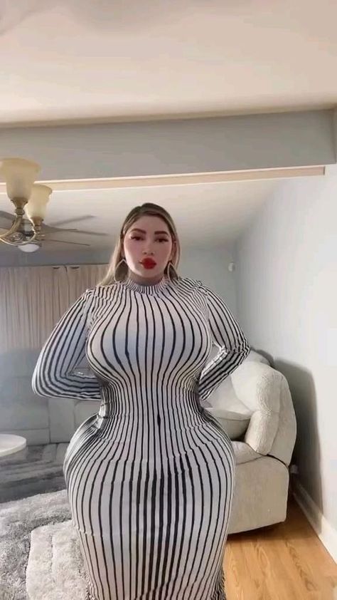 Plus Size Model Outfits, Vibrant Fashion, Inspirational Content, Plus Size Baddie Outfits, Fashion Modeling, Busty Fashion, Curvy Women Outfits, Curvy Model, Curvy Women Jeans