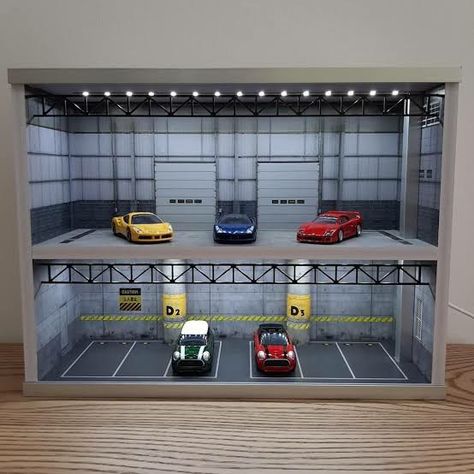 Hot Wheels Parking Garage Diy, Hot Wheels Parking Garage, Model Car Display Ideas, Hot Wheels Display Ideas, Hot Wheels Garage Diy, Diorama Parking, Hot Wheels Diorama, Car Garage Design, Hot Wheels Cars Display