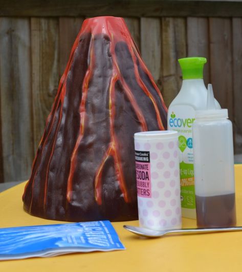 How to make a reusable volcano – Science Experiments for Kids Valcano Project, Dinosaur Vbs, Diy Volcano Projects, Homemade Volcano, Diy Volcano, Volcano Science Projects, Volcano Model, Volcano Project, Volcano Projects