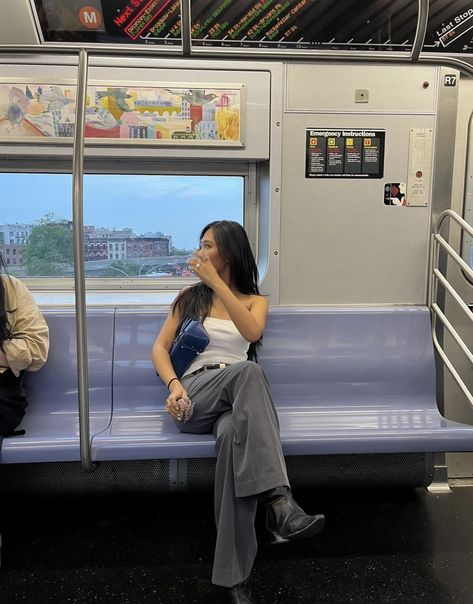 Train Instagram Pictures, Train Pics Photo Ideas, Asia Summer Outfit, Tokyo Fits, Japan Outfit Summer, Tokyo Picture, Japan Ootd, Japan Fits, City Pics