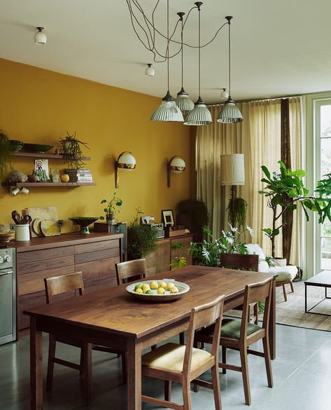 Dining Room Wall Color, Yellow Dining Room, Room Wall Colors, Yellow Room, Yellow Walls, Dining Room Inspiration, Dining Room Walls, Decor Minimalist, Living Room Decor Apartment