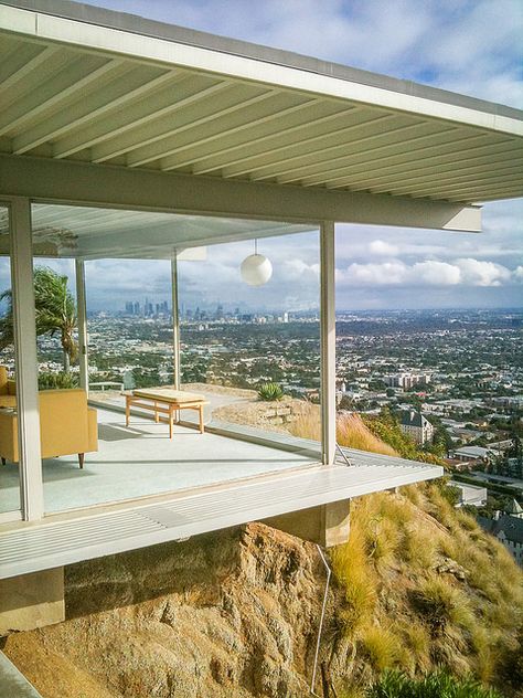 One of the best views of Los Angeles: Touring the Stahl House in the Hollywood Hills Case Study House 22, Stahl House, Pierre Koenig, The Broad Museum, Case Study House, Case Study Houses, Interior Minimalista, Architecture Landmark, Architectural Photographers