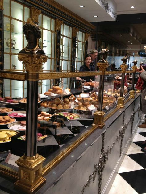 Chocolate Business Ideas, Bakery Shop Design, Blue Lobster, Chocolate Stores, Bakery Interior, Bakery Design Interior, Italian Cafe, Parisian Cafe, Luxury Restaurant