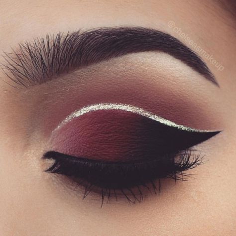 ♕ insta and pinterest @amymckeown5 Silver Eye Makeup, Gold Eyeliner, Make Up Designs, Eyeliner Tips, Smink Inspiration, Beauty Make-up, Makijaż Smokey Eye, Eye Makeup Designs, Makeup Eye Looks