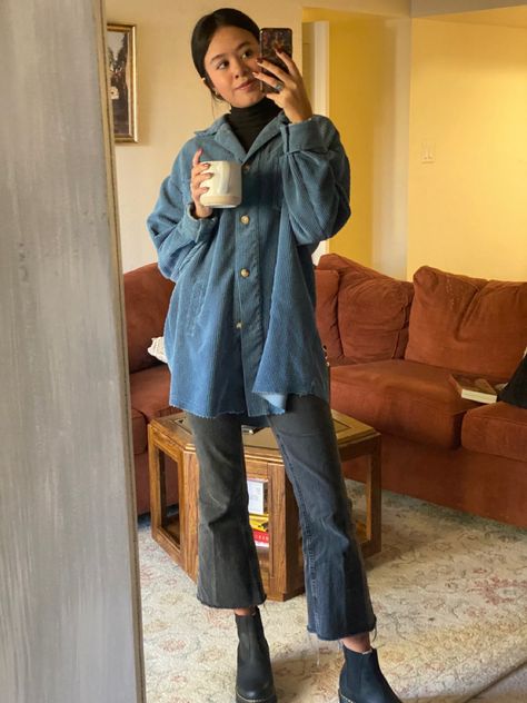 Humid Outfit Rainy, Oversized Button Up Jacket Outfit, Manual Labor Outfit, Nordic Style Clothes, Business Casual Outfits Thrift, Outfit Inspo February, 40s Weather Outfit, Spring Semi Casual Outfits, Dive Bar Date Outfit