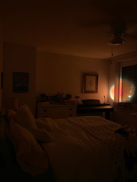 Dim Lights Bedroom, Bed Time Astethic, Bedroom In The Morning, Cosy Room Bedroom, Cozy Bedroom Aesthetic Night, Late Night Bedroom Aesthetic, Rainy Bedroom Aesthetic, Night Bedroom Snap, Warm Room Lighting