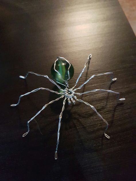 Metal Wire Sculpture Ideas, Halloween Wire Art, Insect Jewelry Diy, Wire Bugs, Metal Wire Sculpture, Wire Skeleton, Metal Spider, Wire Spider, Wire Creations