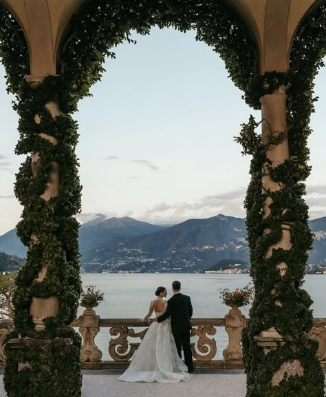 Villa Del Balbianello Wedding, Balbianello Wedding, Como Italy Wedding, Lake Como Italy Wedding, Wedding Dress Long Sleeve Lace, Wedding Venues Lake, Lace Wedding Dress Long Sleeve, Wedding Trends 2023, Wedding Venues Italy