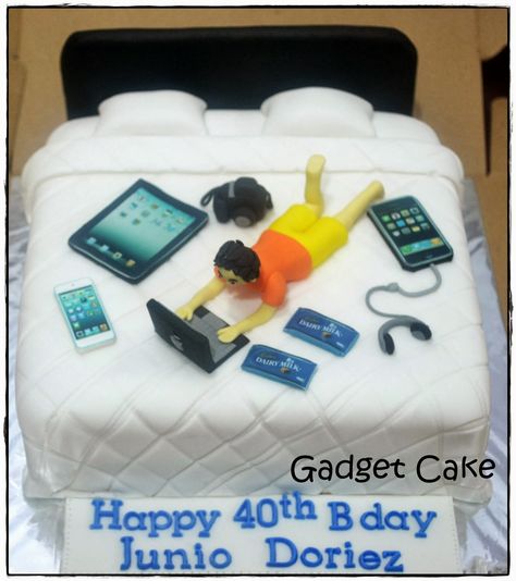 Cake For Men, Birthday Cake For Boyfriend, Cake Design For Men, Cake For Boyfriend, Electronic Gadgets, Happy 40th, Cakes For Men, Design Tutorials, Board Games