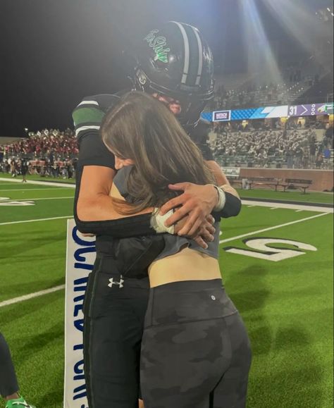 Football Field Photoshoot Couple, After Football Game Couple Pictures, College Football Couple Aesthetic, Cute Bf And Gf Pics Football Players, Football Bf Aesthetic, Football Gf Aesthetic, Football Game Couple Pictures, Couple At Football Game, Sports Couples Football