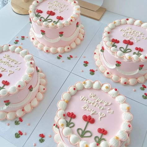 Cake Designs Mother’s Day, Cute Mother’s Day Cake, Mother’s Day Cake Decor Ideas, Cake Decorating Mothers Day, Happy Mothers Day Bento Cake, Happy Mother’s Day Cake Designs, Cake For Mothers Birthday Mom, Mother’s Day Mini Cake, Mother Day Cake Designs