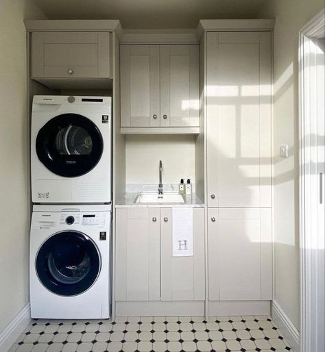 Conservatory Laundry Room Ideas, Built In Utility Room, Boot Room Utility Entrance, Tiled Utility Room Walls, Utility And Office Room, Laundry Room Design With Toilet, Side Return Utility Room, Basic Utility Room, One Wall Utility Room