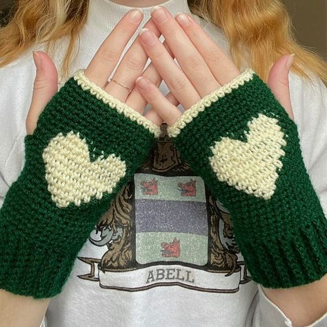 Crochet Fingerless Gloves Free Pattern, Fingerless Gloves Crochet Pattern, Crochet Pieces, Glove Pattern, Crochet Skull, Crochet Gloves Pattern, Crochet Hack, Confection Au Crochet, Crochet Turtle