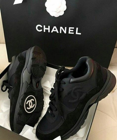 @AliyaMadani Chanel Boots, Chanel Sneakers, Dr Shoes, Chanel Cruise, Classy Shoes, Diane Kruger, Dad Shoes, Hermes Handbags, 가을 패션