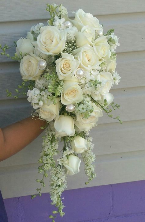 Bride Bouquets White Elegant Cascade, White Waterfall Bouquet, Wedding Bouqette Of Flowers, All White Bridal Bouquet Cascading, Bridal Flower Ideas, 2023 Bouquet Trends, White Wisteria Bouquet, Wedding Bouquets Bride Cascade, Bride Bouquets Cascade