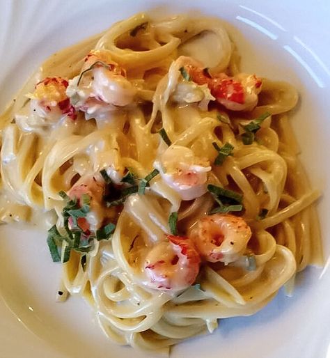 Garlic Butter White Wine Crayfish Linguine – WhatsCookingAnita White Wine Recipes, Seafood Delight, Linguine Recipes, Wine Butter, Italian Pasta Recipes, Kitchen Time, Garlic Pasta, Pasta Dinner Recipes, Bowl Plate