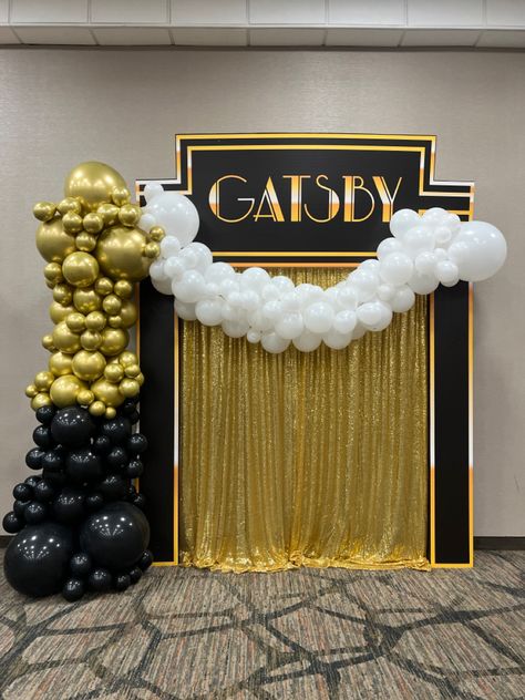 Balloon arch Gatsby styled on a coroplast wrapped column with coroplast printed topper. Great Gatsby Chandelier, Gatsby Party Inspiration, Great Gasps Party Theme, 1920s Photo Backdrop, 1920s Decorations Roaring 20s, Banquet Theme Ideas Formal, The Great Gatsby Decorations, Great Gatsby Backdrop Ideas, Gatsby Backdrop Ideas