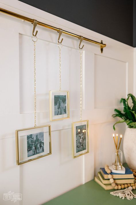 Hang Art From Ceiling, Diy Chain Hanging Picture Frame, Picture Rod Hanging, Hanging Picture Frame Rail Diy, Modern Picture Rail Ideas, Hanging Pictures On Wallpaper, Art Gallery Hanging System, Diy Art Hanging System, Art Rail Display