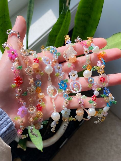 Glass beads hand made flower pearl nature Crochet Bracelet Beads, Beaded Leaf Bracelet, Beaded Bracelets Colorful, Beaded Flower Keychain, Beads Flowers Tutorial, Bead Flowers Tutorial, Flower Bracelet With Beads, Flower Beads Tutorial, Bracelet Inspo Beads