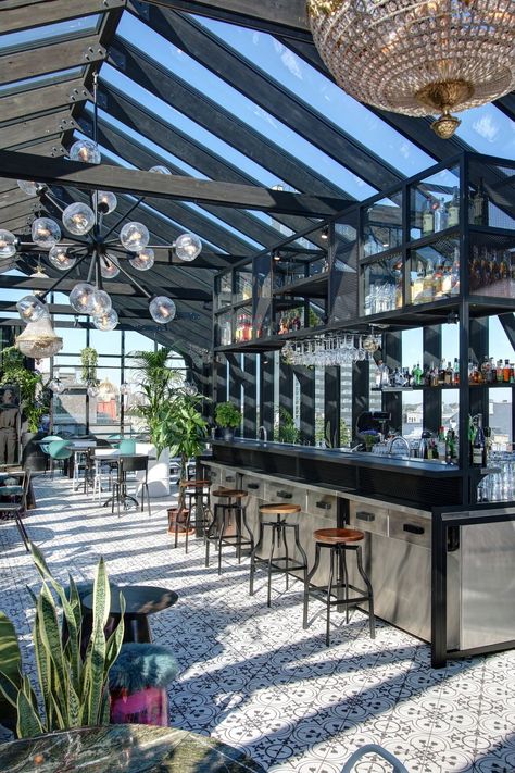 Cafe Interior Design Rooftop, Concept Bar Ideas, Bar And Cafe Interiors, Rooftop Bar And Restaurant, Rooftop Terrace Bar Design, Rooftop Garden Restaurant, Rooftop Bar Interior Design, Roof Garden Cafe, Restaurant Rooftop Design