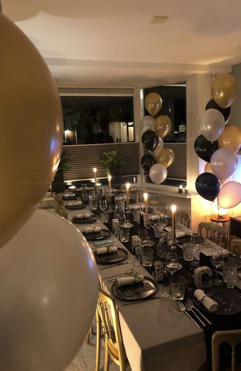 Table Decor For 21st Birthday Party, Table Decorations 18th Birthday, 30th Birthday House Party, 18th Birthday Table Decorations, Black Birthday Dinner, 30th Birthday Dinner Party, New Years Dinner Party, 21st Bday Ideas, New Years Dinner