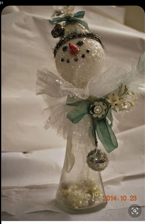 Christmas Crafts Snowman, Vintage Christmas Crafts, Christmas Crafty, Glass Snowman, Snowman Christmas Decorations, Christmas Favorites, Snowman Crafts, Crafts Christmas, Christmas Crafts Decorations