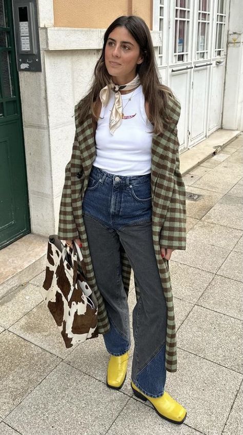 Portuguese Street Style 
Portuguese Fashion
Portuguese Girls
#PortugueseGirlie
How to dress like a Portuguese Girlie Yellow Boots Outfit Winter, Cow Bag Outfit, Victoria Montanari, Sunday Fall Outfits, Yellow Winter Outfits, Rainy Boots Outfit, Yellow Boots Outfit, Bimba Y Lola Outfits, Bohemian Winter Outfits