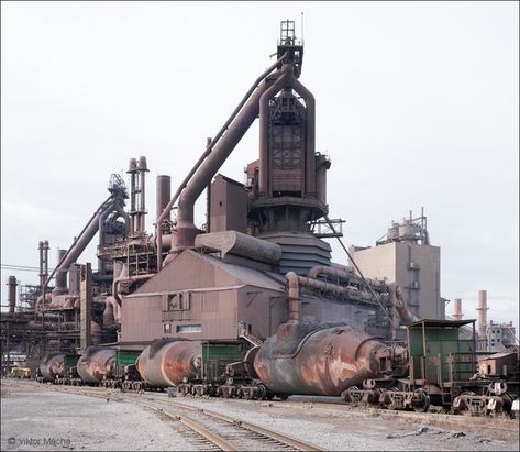 Factory Exterior, American Industrial Revolution, Bethlehem Steel, Blast Furnace, Steel Industry, Abandoned Factory, Billboard Advertising, Unusual Buildings, Industrial Factory