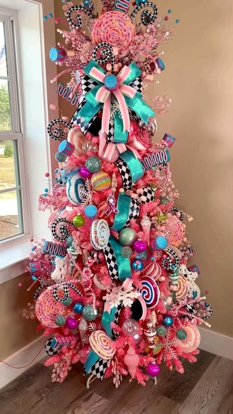 Christmas Tree Idea, Candy Christmas Tree, Candy Tree, Whimsical Christmas Trees, Christmas Tree Candy, Christmas Tree Decorating Themes, Holiday Trees, Candyland Christmas, Creative Christmas Trees