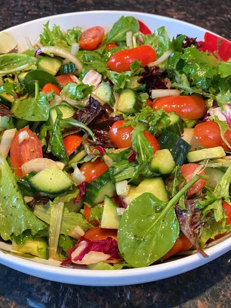 Mix Lettuce Salad, All Vegetable Salad, Spring Mix Salad Recipes Grilled Chicken, Mix Spring Salad Recipes, Mixed Vegetables Salad, Salad With Spring Mix Recipe, Easy Spring Mix Salad Recipes, Green Salads For Parties Summer, Salad Mix Ideas