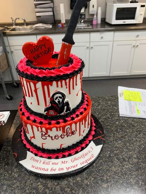 Scream Ghostface Birthday Cake, Scream Themed Sweet 16, Halloween 21st Birthday Cake, Scream Themed Wedding, Scary Movie Birthday Cake, Scream Sweet 16, Scream Movie Party Decorations, Scream Bday Party Ideas, Scream Bday Cake