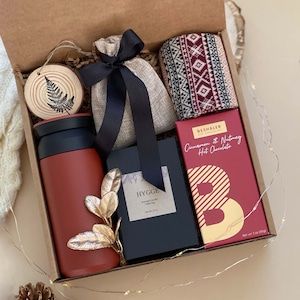 Deluxe Holiday Gift Box Christmas Gift Idea Warm Gift - Etsy UK Holiday Gift Baskets Christmas, Unisex Christmas Gifts, Hygge Gifts, Gift Box For Men, Holiday Gift Baskets, Handmade Holiday Gifts, Gift Boxes For Women, Christmas Gifts For Coworkers, Holiday Gift Box