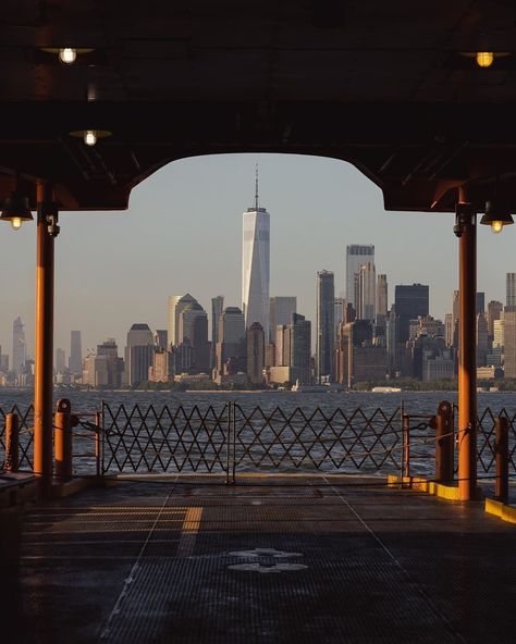 Unsleeping City, Staten Island Ferry, Staten Island New York, Vintage Nyc, Autumn In New York, Film Editing, One World Trade Center, Nyc Aesthetic, Brooklyn Heights