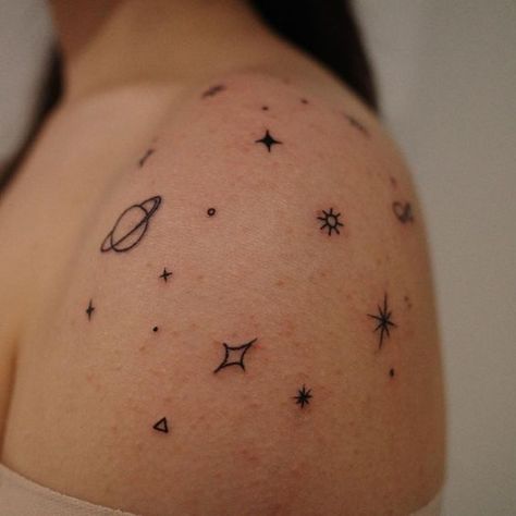 Miniature Tattoos, Cute Simple Tattoos, Planet Tattoos, Handpoke Tattoo, Inspiration Tattoos, Tattoos Geometric, Shoulder Tattoos For Women, Design Tattoo, Dope Tattoos