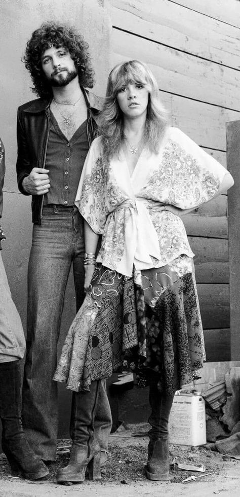 Stevie and Lindsay Stevie Nicks Iconic Outfits, Stevie And Lindsey, Stevie Nicks Costume, Stevie Nicks 70s, Rockstar Costume, Stevie Nicks Concert, Stevie Nicks Lindsey Buckingham, Girl Group Costumes, Buckingham Nicks