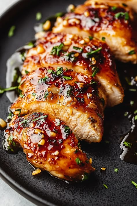 HONEY GARLIC CHICKEN Black Garlic Chicken, Korean Chicken And Rice, Apples And Chicken Recipes, Healthy Honey Chicken, Honey Garlic Chicken Thigh Recipes, Soy Glazed Chicken, Pan Grilled Chicken Recipes, Red Sauce Chicken, Chicken Glaze