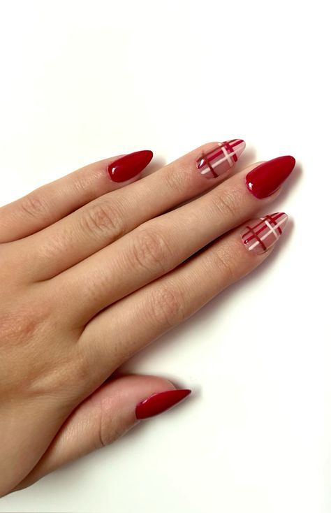 X Mad Nails, Plade Nails Christmas, Christmas Nails Red Plaid, Acrylic Xmas Nails, Red And White Plaid Nails, Xmas Plaid Nails, Flannel Nails Christmas, Plaid Xmas Nails, Plaid Almond Nails