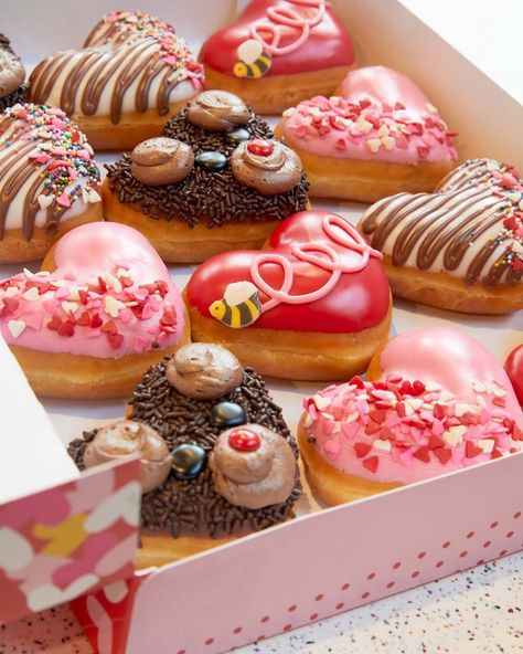 Krispy Kreme Doughnuts on Instagram: “Love is in the air 💞 Our NEW Valentine's Day Collection is here! Sprinkle a little love this season with our four new delicious…” Donuts Ideas, Bakery Decoration, Bakery Boutique, Krispy Kreme Donuts, Krispy Kreme Doughnut, Chocolate Glazed Donuts, Filled Donuts, Sweet Treats Desserts, Valentines Day Food