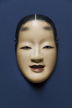 This modern Noh mask from Japan portrays the face of a beautiful young woman. Kabuki Tattoo, Theatrical Masks, Japanese Noh Mask, How To Draw Eyelashes, Japanese Face Mask, History Meaning, Noh Mask, Ancient Gods, Mask Painting