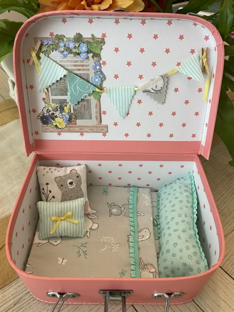 Diy Doll Suitcase, Mint Tin Crafts, Travel Dollhouse, Doll Suitcase, Doll Sleeping Bag, Vintage Upcycle, Fabric Doll House, Diy Doll Miniatures, Mini Doll House