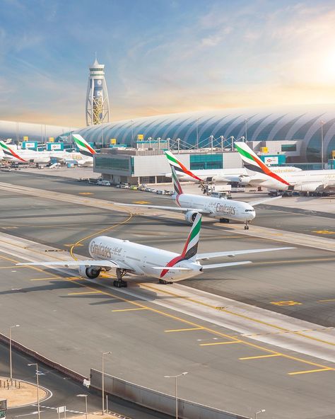 Dubai Airlines, It Takes Two To Tango, Private Jet Plane, Emirates Cabin Crew, Plane Photos, Airplane Wallpaper, All Airlines, Dubai Airport, Iphone Dynamic Wallpaper