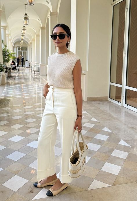 Sleeveless Work Outfit, Business Casual Style Women, Knitted Tops Outfit, Florida Business Casual Women, White Business Casual Outfit, Anthropologie Outfits Inspiration, Classy Casual Outfits Summer, Summer 2025 Fashion Trends, White Pants Outfit Casual