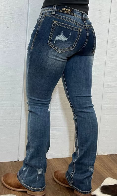 Bootcut Jeans Outfit Women, Womens Jeans 2024, Rodeo Attire Women Outfits, Country Jeans, Casual Country Outfits, Cowgirl Jeans, Country Style Outfits, Women's Graphic Tees, Western Wear Outfits