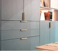 3 Invisible Kitchen Cabinet Hardware Options for the Minimalist | Architectural Digest Copper Handles Kitchen, Flat Panel Kitchen Cabinets, Flat Front Cabinets, Slab Cabinets, Minimalist Cabinet, Hidden Cabinet, Pull Bar, Kitchen Cabinet Drawers, Healthy Quotes