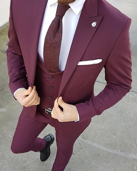 Burgundy Groom, Mens Suit Colors, Formal Dress For Men, Groomsmen Outfit, Purple Formal Dress, Three Piece Suits, Wedding Dress Suit, Groom Wedding Dress, Groomsmen Outfits