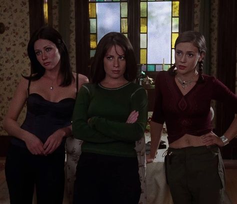 Art Core, Charmed Tv Show, How Soon Is Now, Charmed Tv, Charmed Sisters, Shannen Doherty, Outfit 90s, 90s Fashion Outfits, 90s Outfit